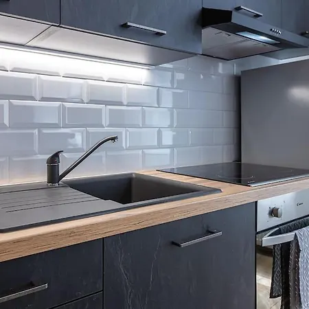 Charlie - Modern Centrally Located Downtown Appartement *