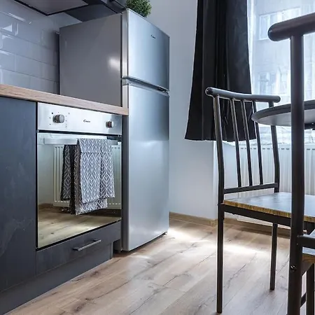 Charlie - Modern Centrally Located Downtown Studio *